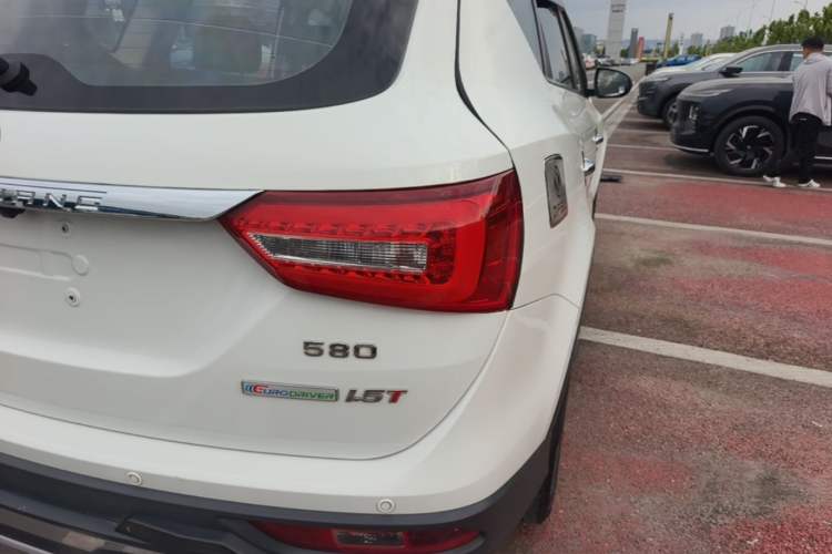 Used Dongfeng Fengon 580 2016 1.5T Manual Luxury Edition Right Rear Taillight