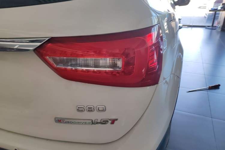 Used Dongfeng Fengon 580 2016 1.5T Manual Luxury Edition Right Rear Taillight