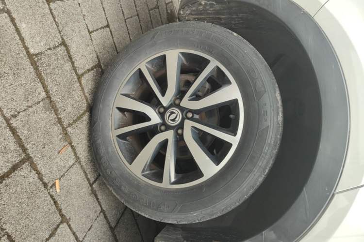 Used Dongfeng Fengon 580 2016 1.5T Manual Luxury Edition Right Rear Wheel Hub