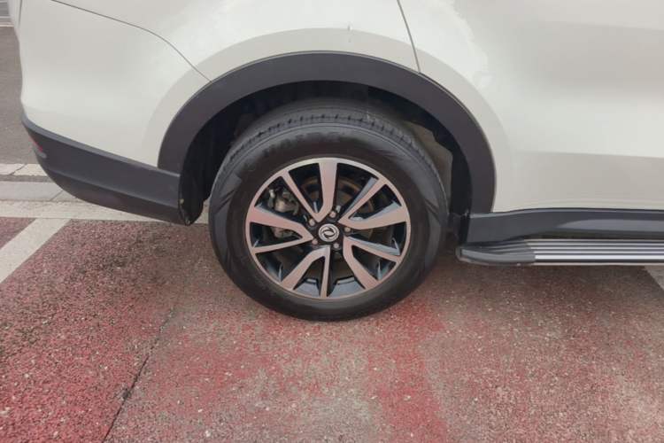 Used Dongfeng Fengon 580 2016 1.5T Manual Luxury Edition Right Rear Wheel Hub