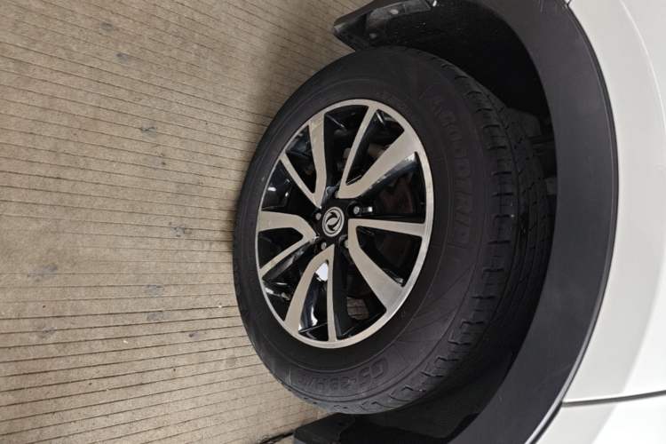 Used Dongfeng Fengon 580 2016 Revised Version 1.5T CVT Luxury Edition Right Rear Wheel Hub