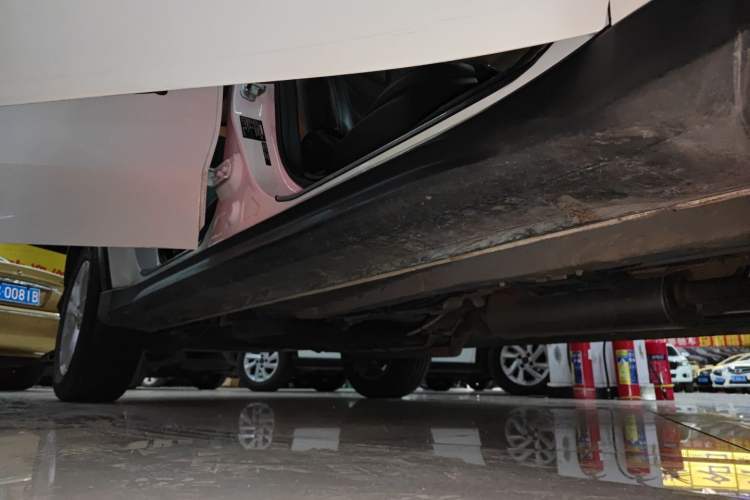 Used Dongfeng Fengon 580 2016 1.8L Manual Comfort Model Right Side Sill