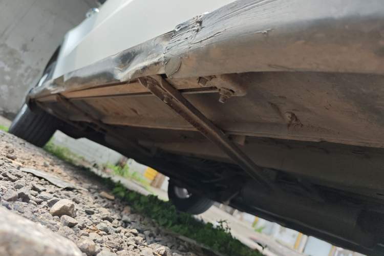 Used Dongfeng Fengon 580 2016 1.8L Manual Comfort Model Right Side Sill