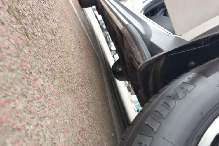 Used Dongfeng Fengon 580 2016 1.5T Manual Luxury Edition Right Side Sill