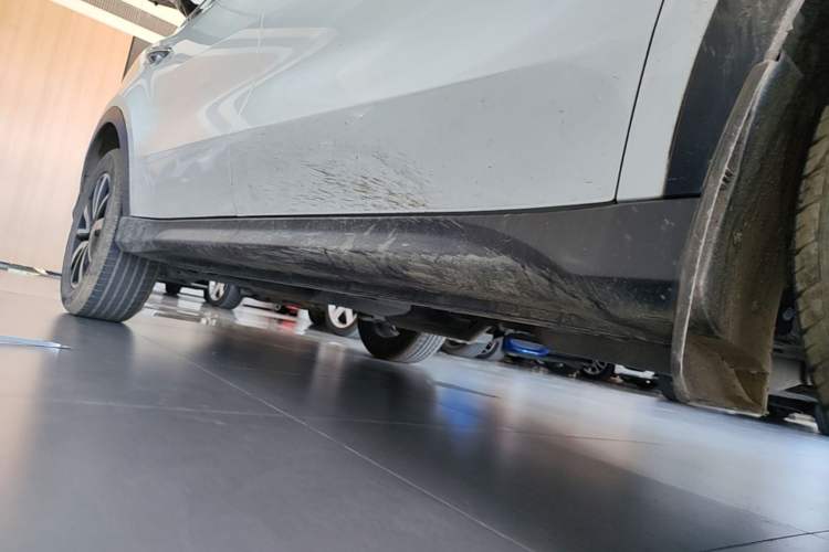 Used Dongfeng Fengon 580 2016 1.5T Manual Luxury Edition Right Side Sill