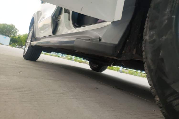 Used Dongfeng Fengon 580 2016 Revised Version 1.5T CVT Comfort Edition Right Side Sill