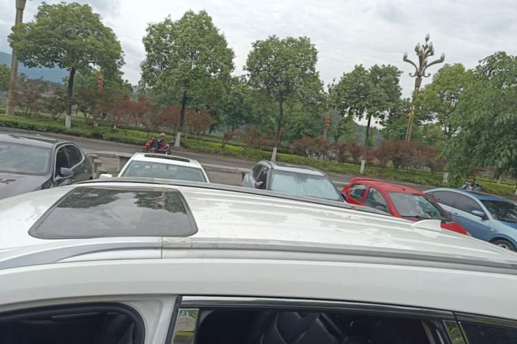 Used Dongfeng Fengon 580 2016 1.8L Manual Comfort Model Roof
