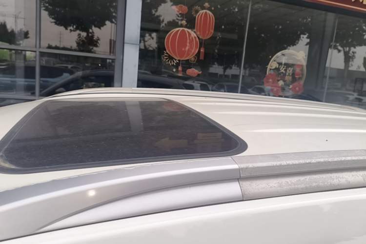 Used Dongfeng Fengon 580 2016 1.5T Manual Luxury Edition Roof