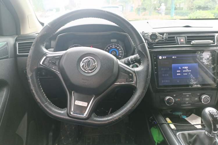 Used Dongfeng Fengon 580 2016 1.5T Manual Luxury Edition Steering Wheel