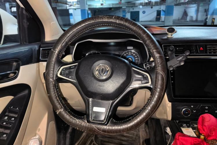 Used Dongfeng Fengon 580 2016 1.5T Manual Luxury Edition Steering Wheel