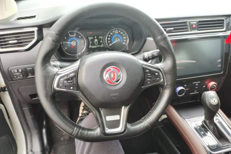 Used Dongfeng Fengon 580 2016 Revised Version 1.5T CVT Luxury Edition Steering Wheel