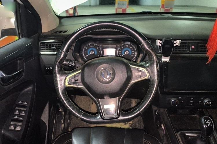 Used Dongfeng Fengon 580 2016 1.5T Manual Luxury Edition Steering Wheel
