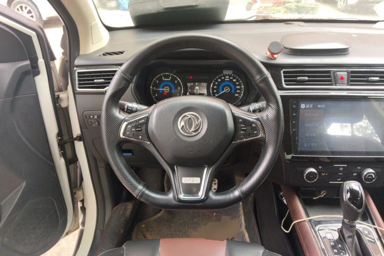 Used Dongfeng Fengon 580 2016 Revised Version 1.5T CVT Luxury Edition Steering Wheel