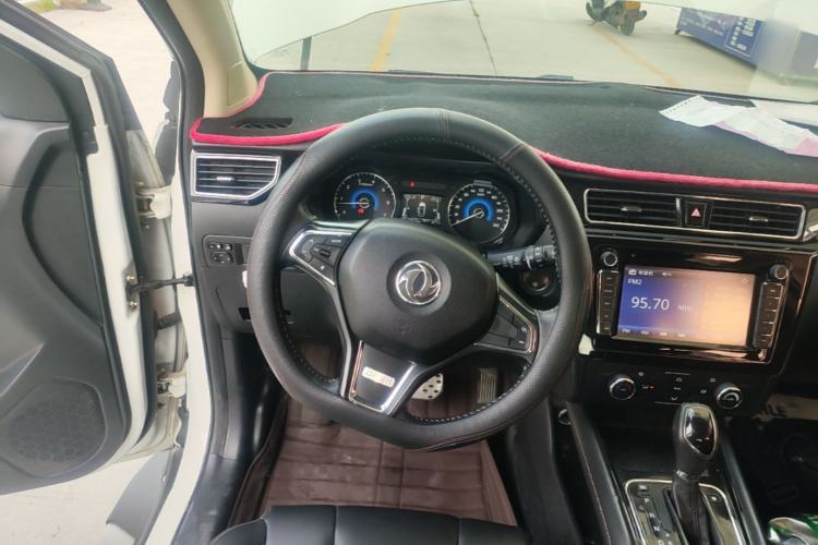 Used Dongfeng Fengon 580 2016 Revised Version 1.5T CVT Comfort Edition Steering Wheel