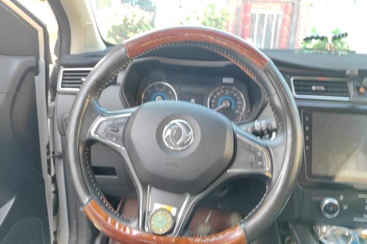 Used Dongfeng Fengon 580 2016 1.5T Manual Luxury Edition Steering Wheel