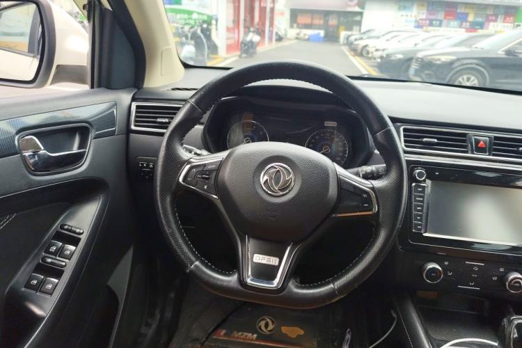 Used Dongfeng Fengon 580 2016 Revised Version 1.5T CVT Comfort Edition Steering Wheel