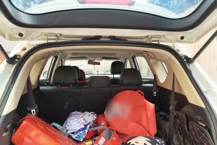 Used Dongfeng Fengon 580 2016 1.5T Manual Luxury Edition Trunk