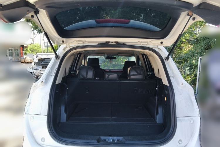 Used Dongfeng Fengon 580 2016 1.5T Manual Luxury Edition Trunk