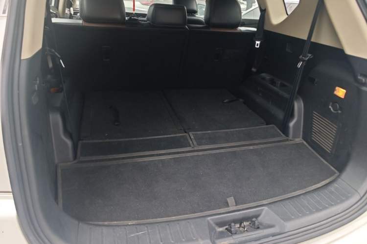 Used Dongfeng Fengon 580 2016 1.5T Manual Luxury Edition Trunk