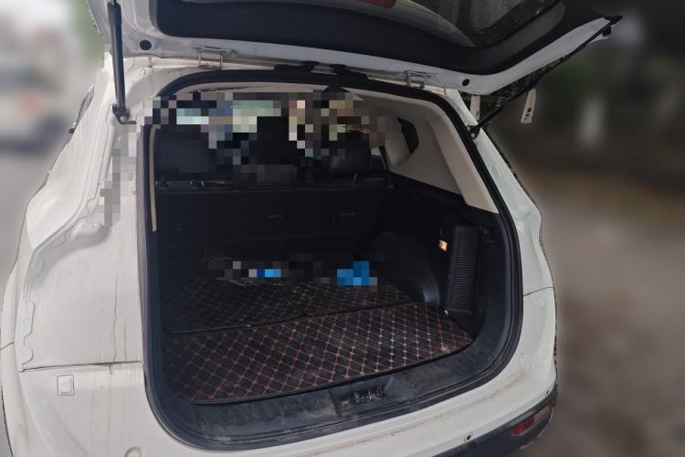 Used Dongfeng Fengon 580 2016 1.5T Manual Luxury Edition Trunk