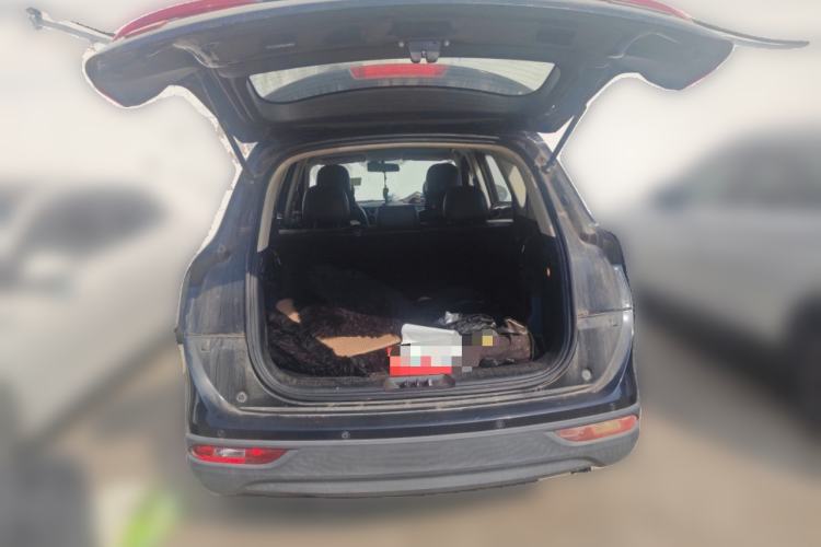 Used Dongfeng Fengon 580 2016 1.5T Manual Luxury Edition Trunk