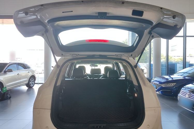 Used Dongfeng Fengon 580 2016 1.5T Manual Luxury Edition Trunk