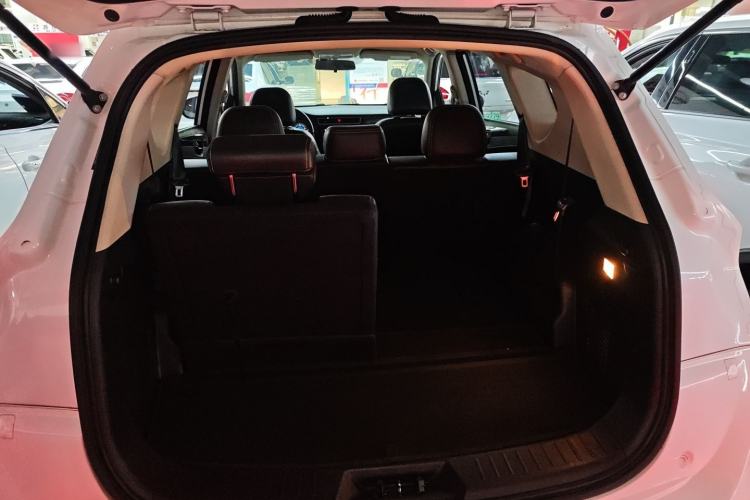Used Dongfeng Fengon 580 2016 Revised Version 1.5T CVT Luxury Edition Trunk