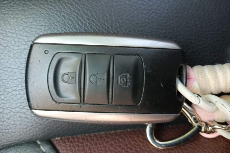 Used Dongfeng Fengon 580 2016 Revised Version 1.5T CVT Luxury Edition Vehicle Key
