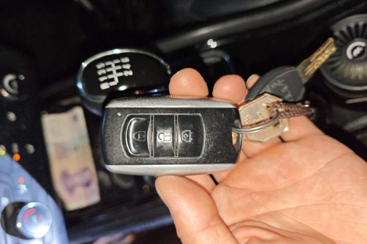 Used Dongfeng Fengon 580 2016 1.5T Manual Luxury Edition Vehicle Key
