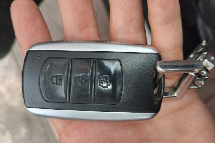 Used Dongfeng Fengon 580 2016 Revised Version 1.5T CVT Luxury Edition Vehicle Key