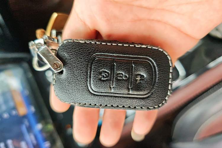 Used Dongfeng Fengon 580 2016 Revised Version 1.5T CVT Luxury Edition Vehicle Key