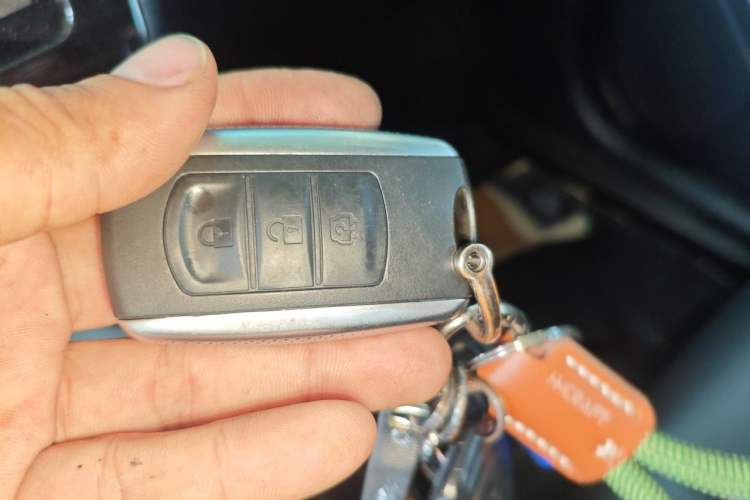 Used Dongfeng Fengon 580 2016 Revised Version 1.5T CVT Luxury Edition Vehicle Key