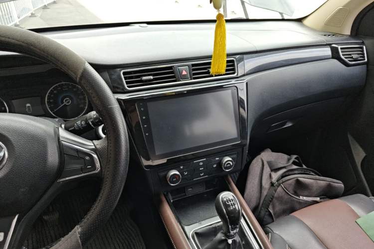Used Dongfeng Fengon 580 2017 1.5T Manual Luxury Model Audio And AC Panel