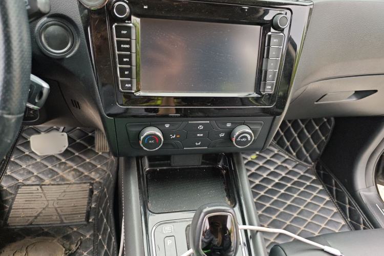 Used Dongfeng Fengon 580 2017 1.5T CVT Comfort Model Audio And AC Panel