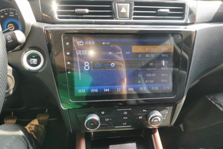 Used Dongfeng Fengon 580 2017 1.5T Manual Luxury Model Audio And AC Panel