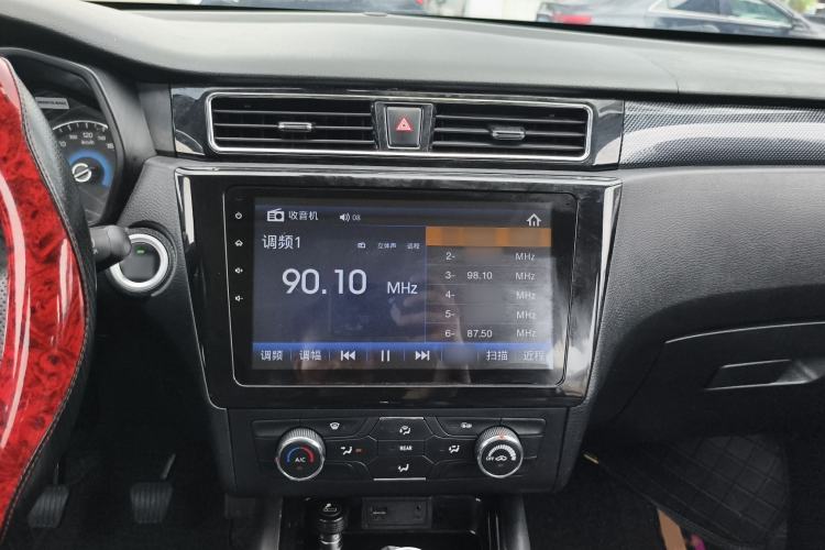 Used Dongfeng Fengon 580 2017 1.5T Manual Luxury Model Audio And AC Panel