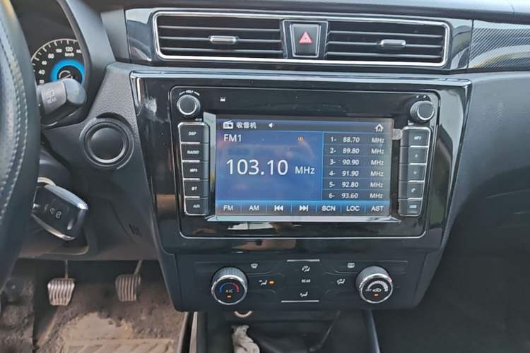 Used Dongfeng Fengon 580 2017 1.8L Manual Comfort Model Audio And AC Panel
