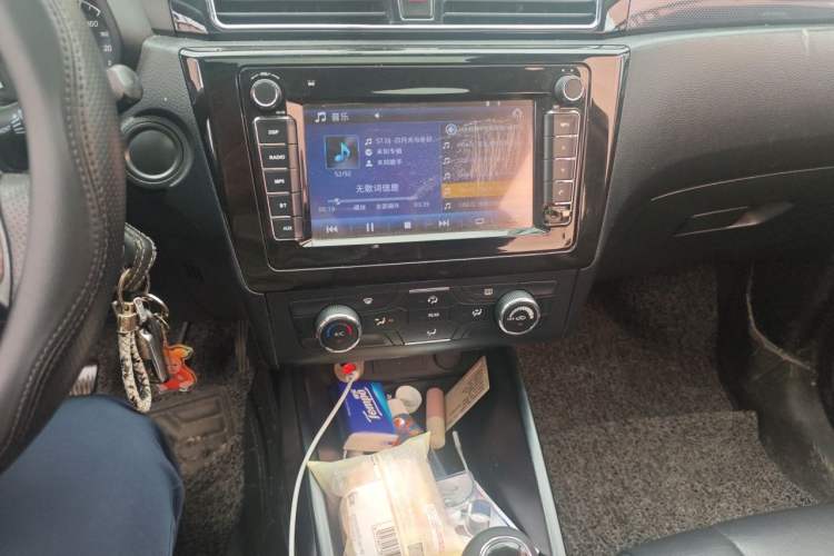 Used Dongfeng Fengon 580 2017 1.8L Manual Comfort Model Audio And AC Panel