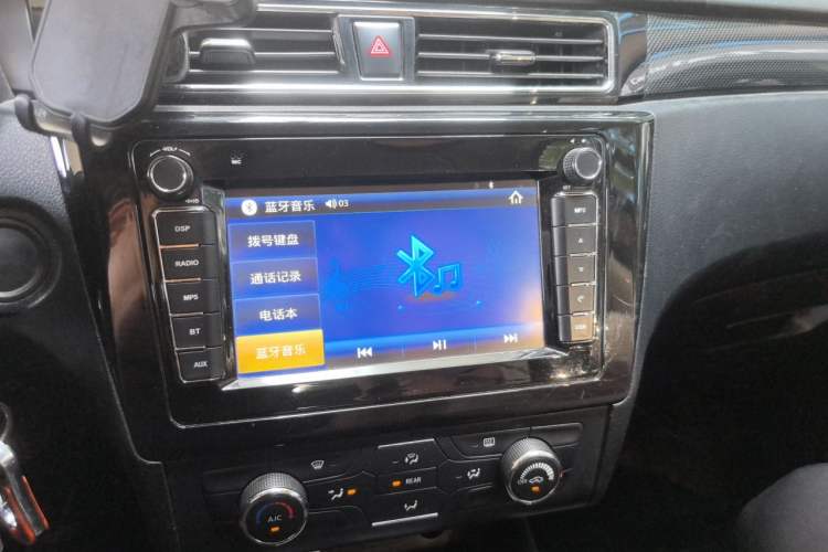 Used Dongfeng Fengon 580 2017 1.8L Manual Comfort Model Audio And AC Panel