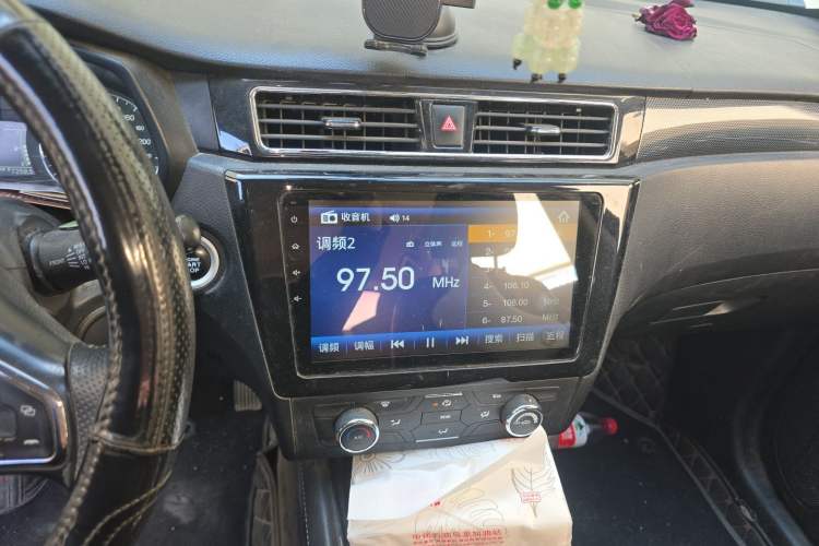 Used Dongfeng Fengon 580 2017 1.5T Manual Luxury Model Audio And AC Panel