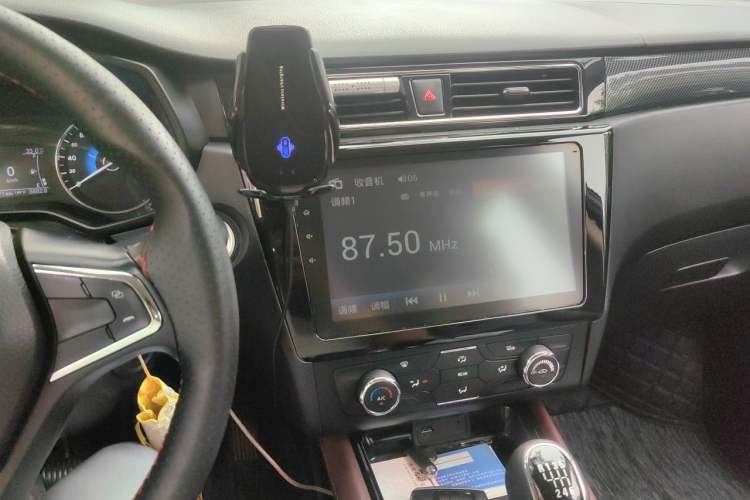 Used Dongfeng Fengon 580 2017 1.5T Manual Luxury Model Audio And AC Panel
