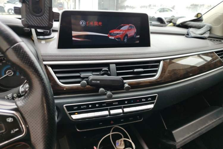 Used Dongfeng Fengon 580 2017 1.5T Manual Luxury Model Audio And AC Panel