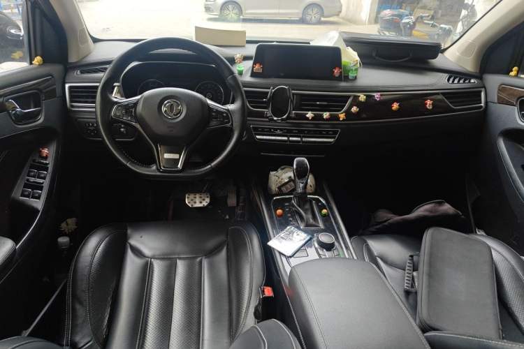 Used Dongfeng Fengon 580 2017 1.5T CVT Smart Style Model Center Console