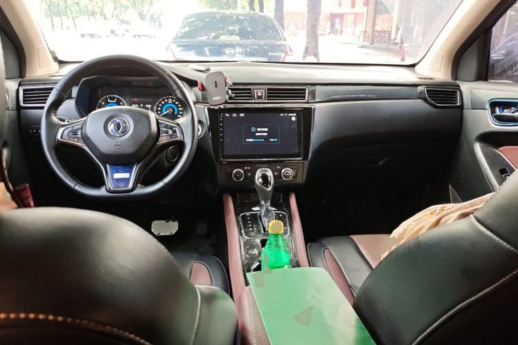 Used Dongfeng Fengon 580 2017 1.5T CVT Luxury Model Center Console