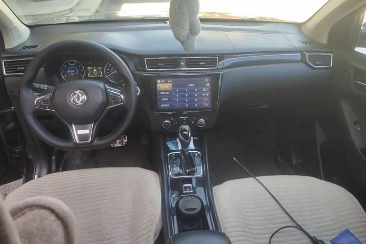 Used Dongfeng Fengon 580 2017 1.5T CVT Luxury Model Center Console