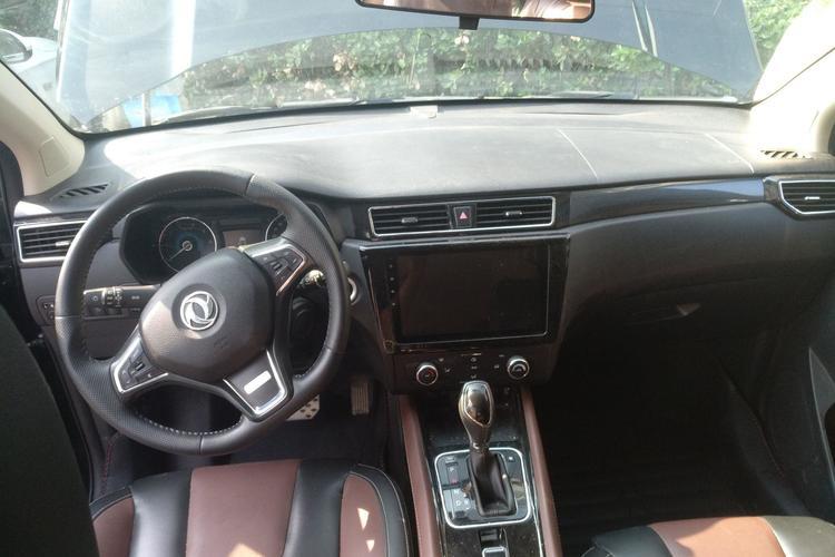 Used Dongfeng Fengon 580 2017 1.5T CVT Luxury Model Center Console