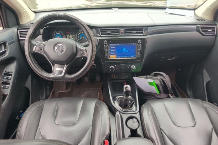 Used Dongfeng Fengon 580 2017 1.8L Manual Comfort Model Center Console
