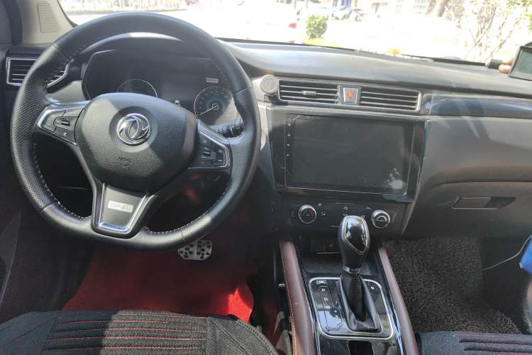 Used Dongfeng Fengon 580 2017 1.5T CVT Luxury Model Center Console