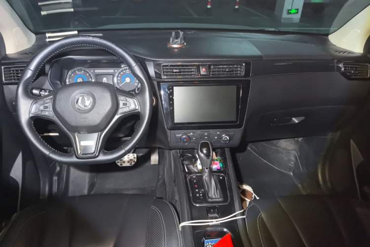 Used Dongfeng Fengon 580 2017 1.5T CVT Luxury Model Center Console