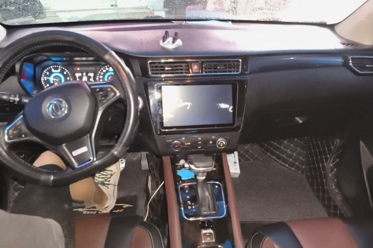 Used Dongfeng Fengon 580 2017 1.5T CVT Luxury Model Center Console